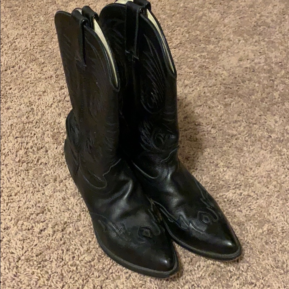 Women’s 11” Black Wing Tip Durango Boot 8 1/2M